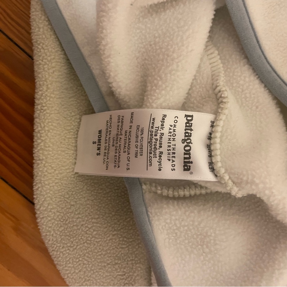 Patagonia Women’s Cream and Gray Sweater - Picture 5 of 6